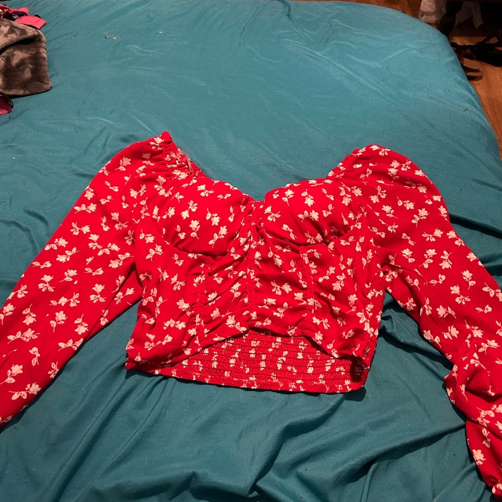 I’m selling a long sleeve crop top